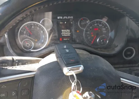 2019 Ram 1500 Big Horn/Lone Star z USA, uszkodzony, nr VIN 1C6RREBTXKN847932